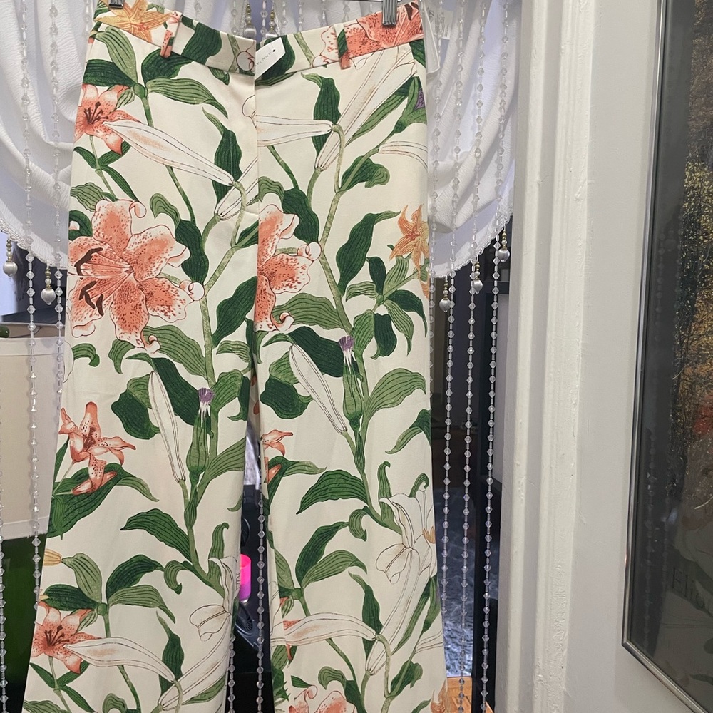Ann Taylor size 8 three quarter wide leg floral pants